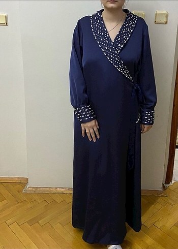 İnci İşlemeli Lacivert Uzun Abiye Elbise - Görsel 3