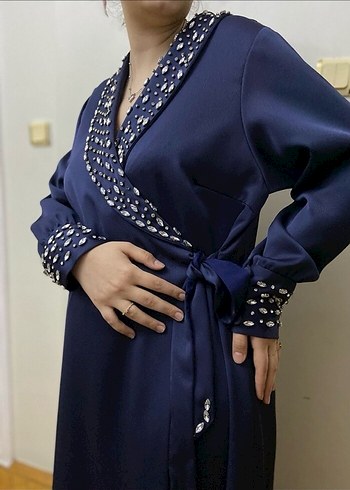 İnci İşlemeli Lacivert Uzun Abiye Elbise - Görsel 2