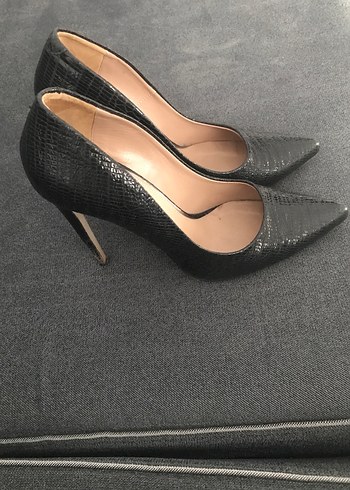 Siyah Yılan Derisi Desenli Stiletto
