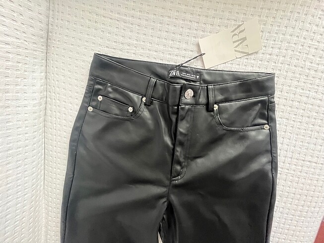 38 Beden siyah Renk Zara deri pantolon