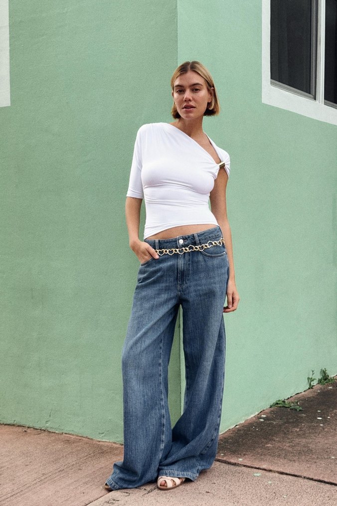 Tek Kol Gold Aksesuar Detay Bluz - Görsel 2