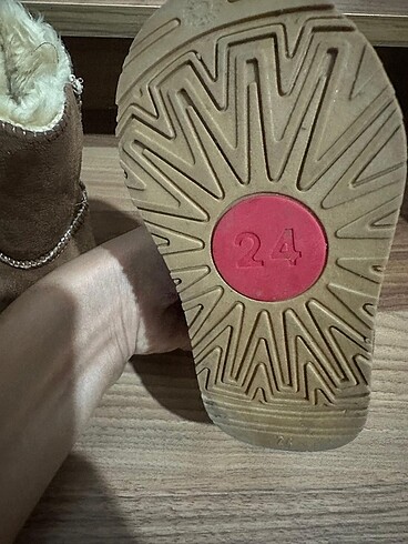 24 Beden Ugg çocuk ayakkabısı