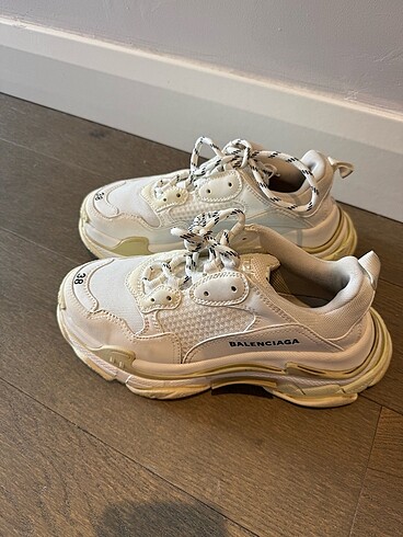 Balenciaga Balenciaga Triple S Sneaker