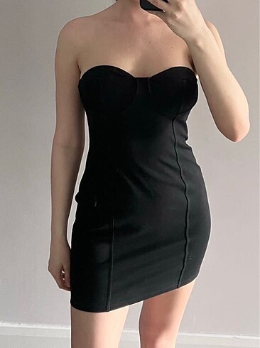 zara straplez siyah elbise