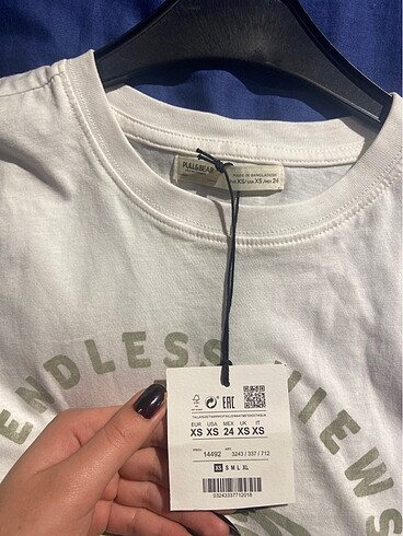 xs Beden beyaz Renk PULL&BEAR Sıfır tişört