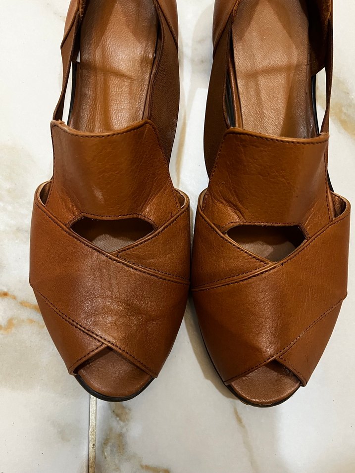 Kahverengi Deri Dolgu Topuklu Kadın Sandalet - Görsel 3