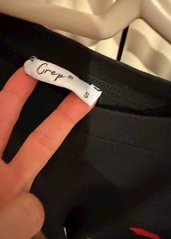 Siyah Nakışlı Kadın Tişört - Görsel 2