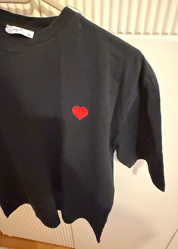 Siyah Nakışlı Kadın Tişört - Görsel 4