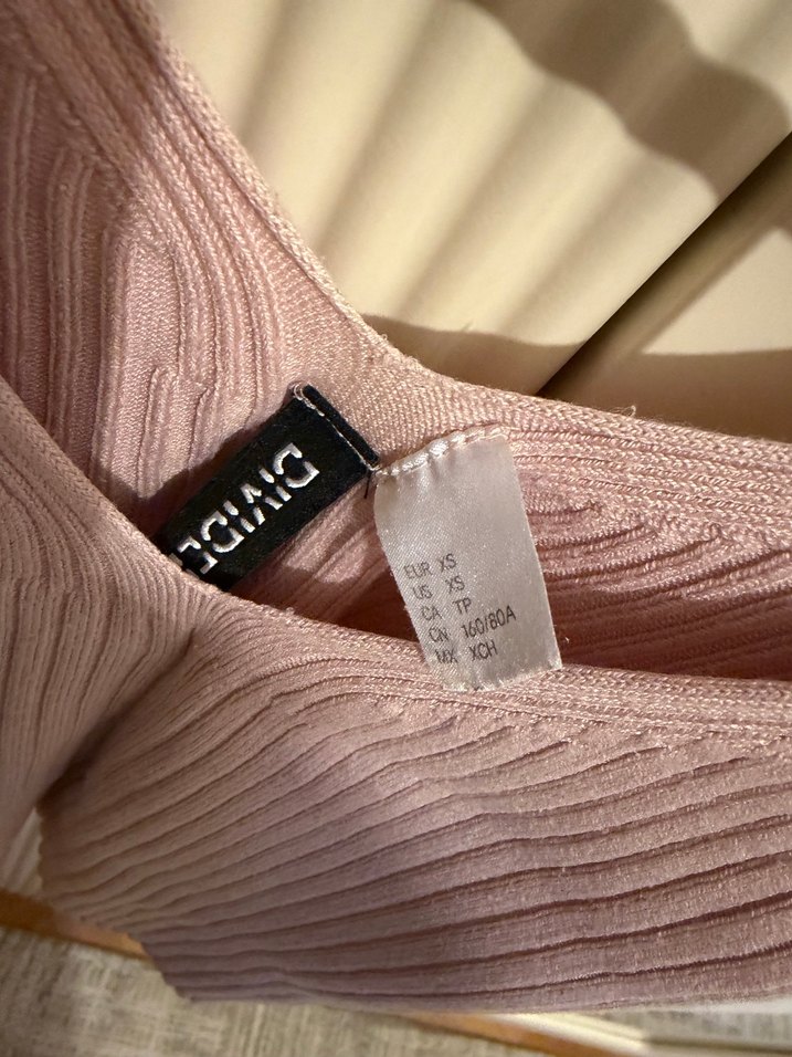 Pembe V Yaka İnce Askılı Örme Mini Atlet - Görsel 2