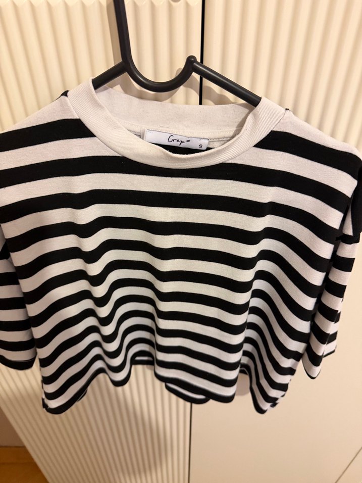 Kadın Siyah Beyaz Çizgili Crop Top - Görsel 3