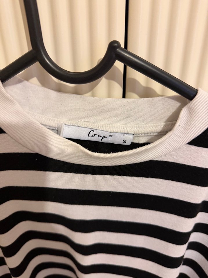 Kadın Siyah Beyaz Çizgili Crop Top - Görsel 2