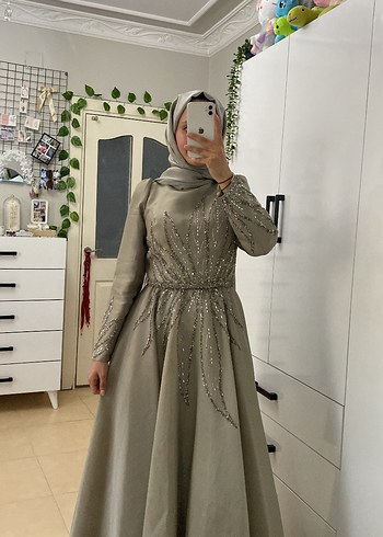 40 Beden Nakışlı Uzun Kollu Gri Abiye Elbise