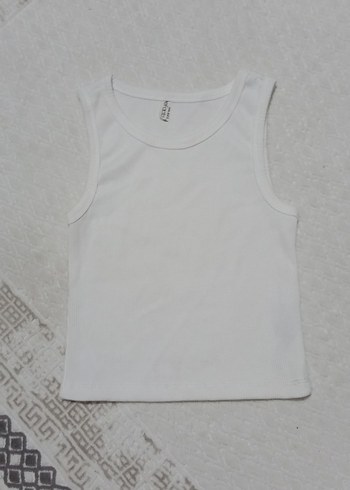 Beyaz kız çocuk crop
