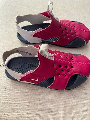27 Beden Nike 27 numara pembe sandalet