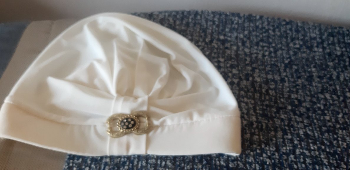 Düğmeli Beyaz Kadın Broşlu bone dış giyim için uygundur - Görsel 2