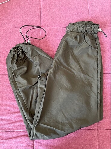 Yeşil paraşüt pantolon