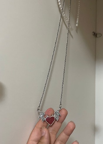 Kırmızı Kalp Kanatlı Gotik Kolye