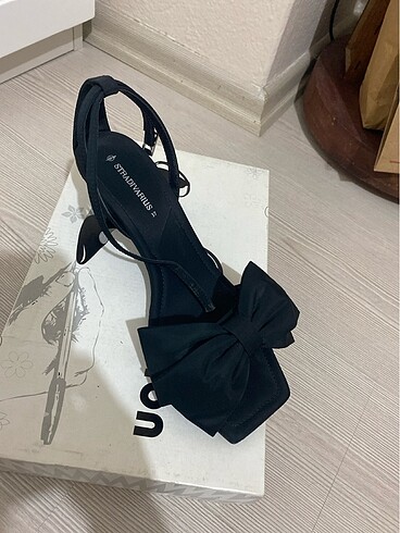Topuklu ayakkabı - Görsel 4