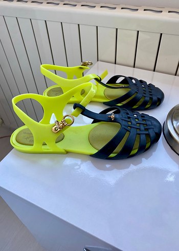 MELİSSA ÇİLEK KOKULU JELY SANDALET