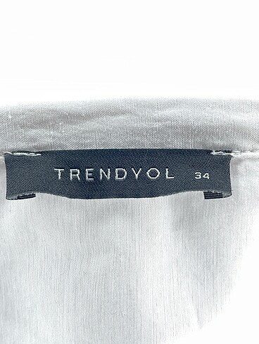 34 Beden beyaz Renk Trendyol & Milla Gömlek %70 İndirimli.
