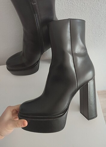 40 Beden ZARA TOPUKLU BOT