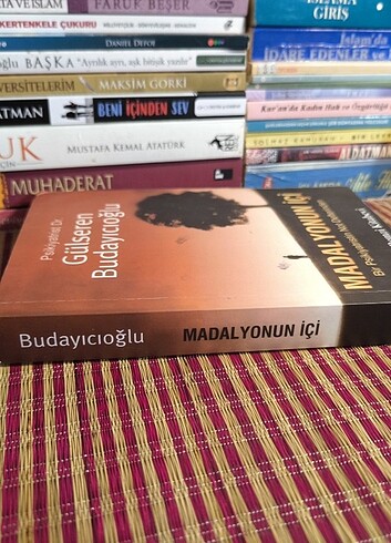 Beden Renk Madalyonun İçi & Gülseren Budayıcıoğlu