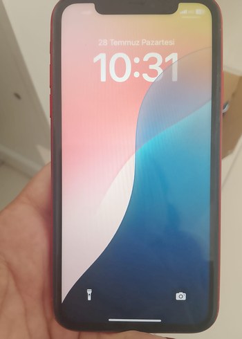Kırmızı iPhone, büyük ekran