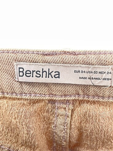 34 Beden çeşitli Renk Bershka Mini Şort %70 İndirimli.