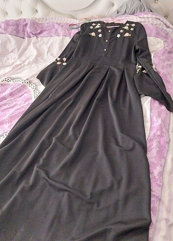 Siyah çiçekli elbise