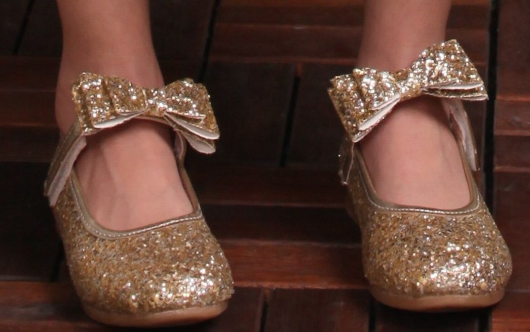 Kızlar için Parlak Altın Fiyonk Detaylı Babet - Görsel 3