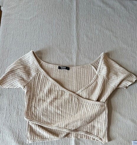 Krem rengi crop
