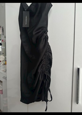 Drapeli saten elbise - Görsel 3