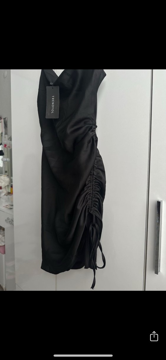 Drapeli saten elbise - Görsel 3