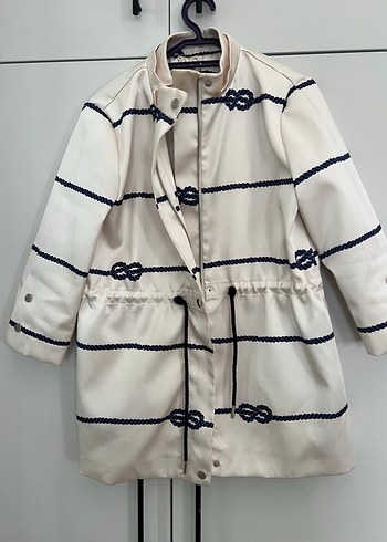 Network Düğmeli Beyaz Nakışlı Trençkot - Görsel 4