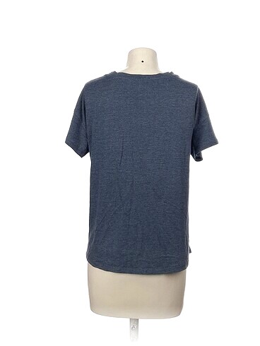 m Beden Defacto T-shirt %70 İndirimli.