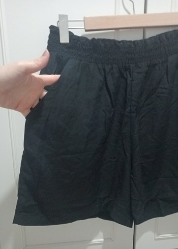 42 Beden Siyah Kemerli Kadın Mini Şort