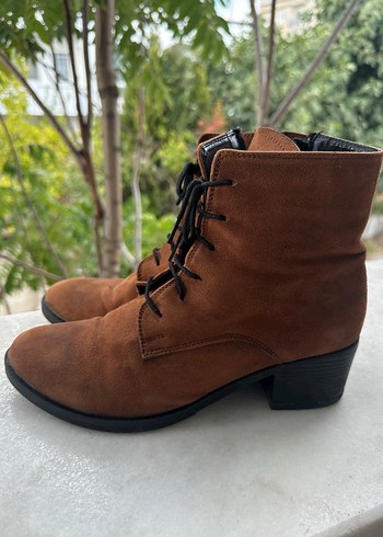 Kahverengi Süet Bağcıklı Topuklu Kadın Bot - Görsel 3