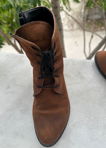 Kahverengi Süet Bağcıklı Topuklu Kadın Bot - Görsel 4