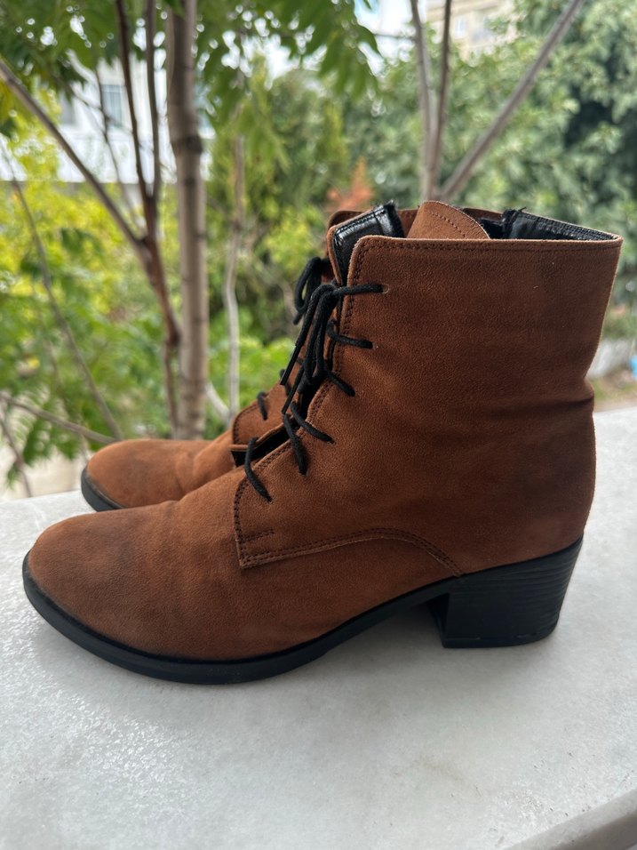 Kahverengi Süet Bağcıklı Topuklu Kadın Bot - Görsel 3