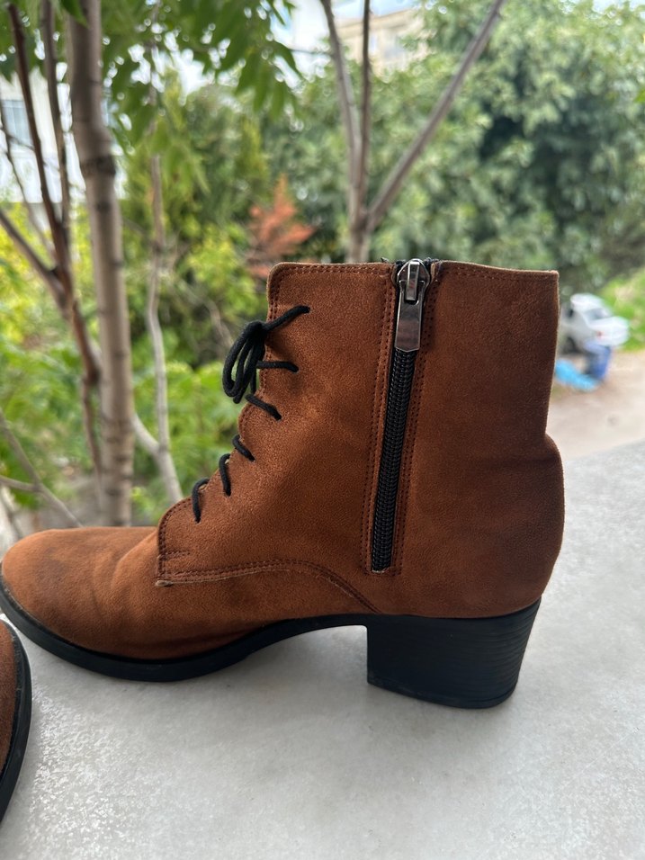 Kahverengi Süet Bağcıklı Topuklu Kadın Bot - Görsel 2