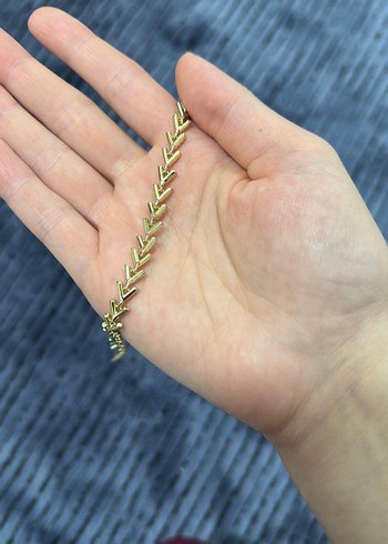 Zincir Detaylı Altın Renk Minimalist Bileklik - Görsel 3