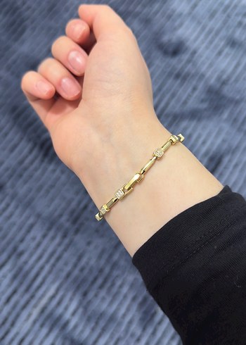 Zincir Detaylı Gold Kadın Bileklik - Görsel 2