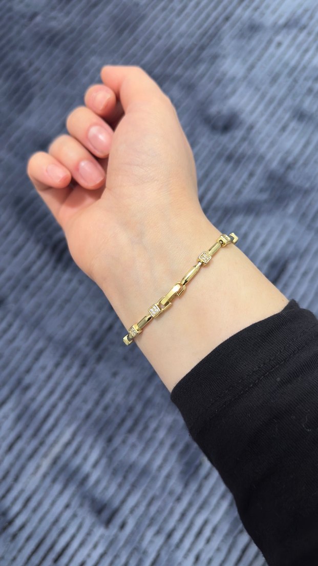 Zincir Detaylı Gold Kadın Bileklik - Görsel 2