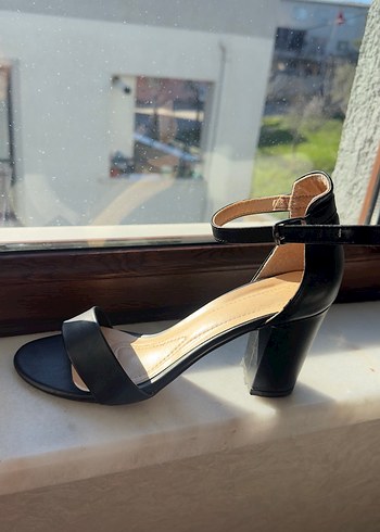 Klasik Siyah Topuklu Kadın Ayakkabı - Görsel 2