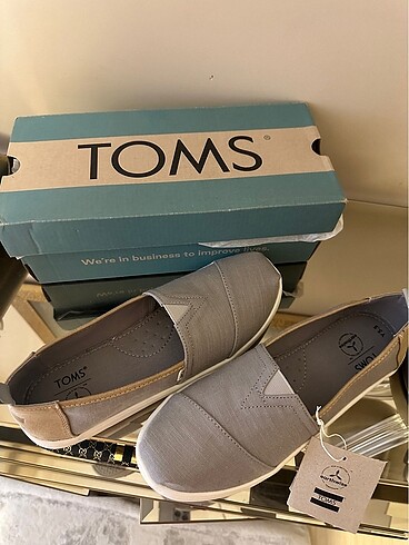 TOMS Toms sıfır etiketli