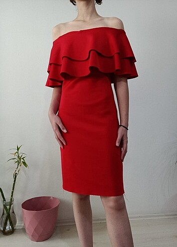 kırmızı kayık yaka abiye elbise 