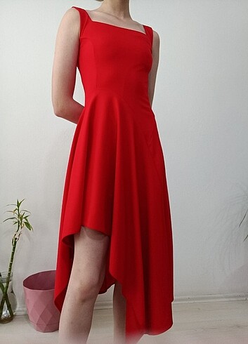 az giyilmiş kırmızı elbise 