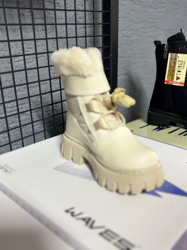 Kız Çocuk Beyaz Kürklü Bot 26-30 - Görsel 2