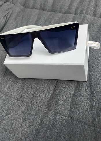 Minimalist Beyaz Çerçeveli Sokak Stili Gözlük - Görsel 2