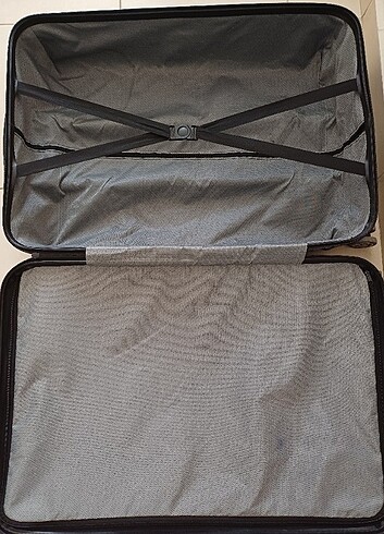 Orta boy siyah valiz - Görsel 5